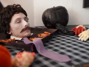 Аниматор на Хэллоуин 2020 Минск стол фуршет Голова на блюде