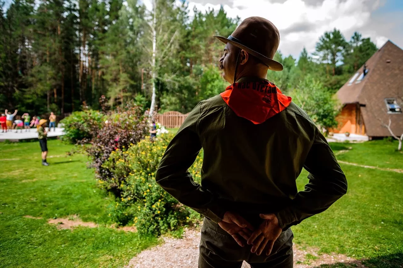 аниматор скаут на тимбилдинг летний лагерь скаутов