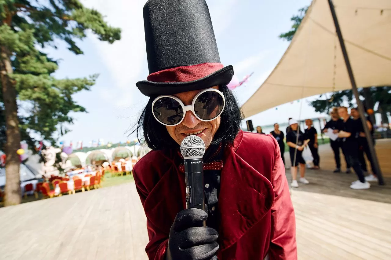 Ведущий Аниматор Вилли Вонка