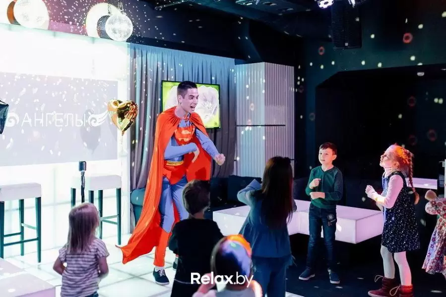 Аниматор Супермен танцы с детьми