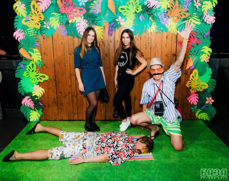 Туристы — изображение 2