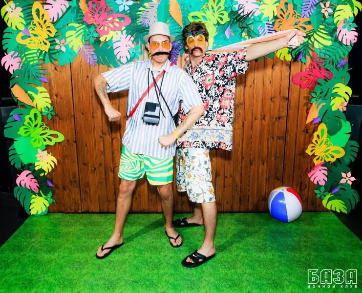 Туристы — изображение 3