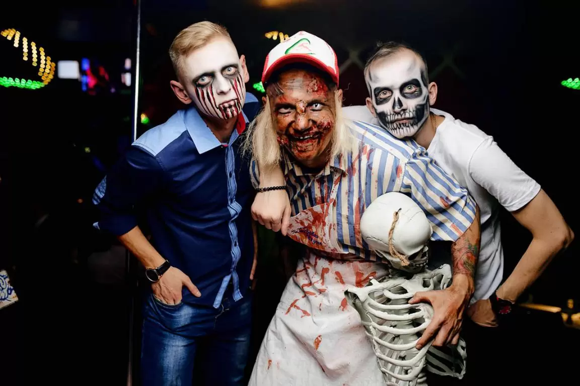 Аниматоры Зомби официант на Хэллоуин 2020 Минск