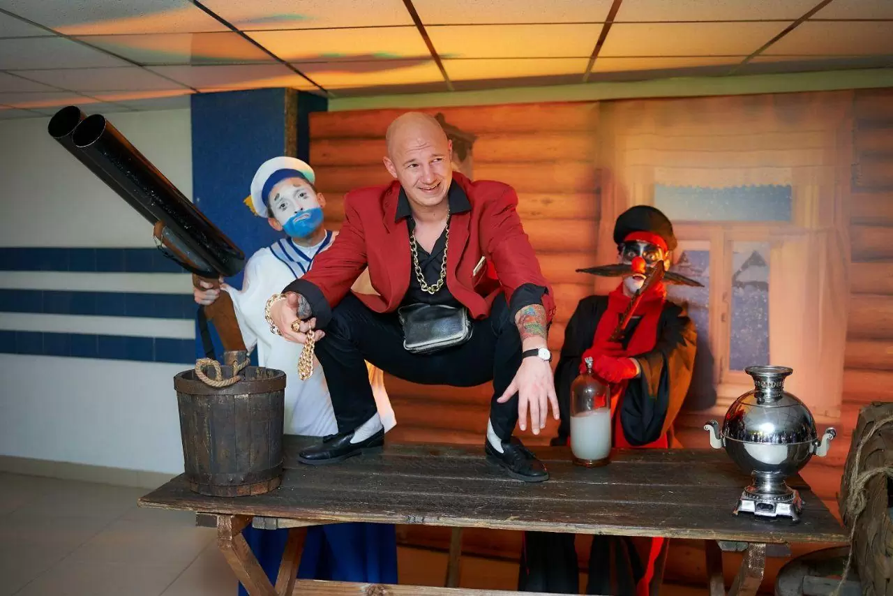 малиновый пиджак аренда