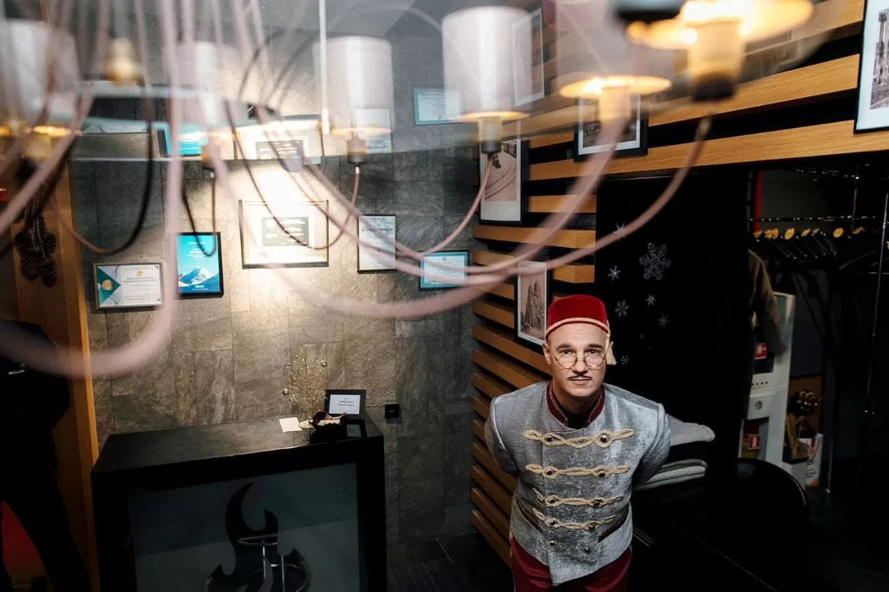 Аниматор Дворецкий на встрече гостей