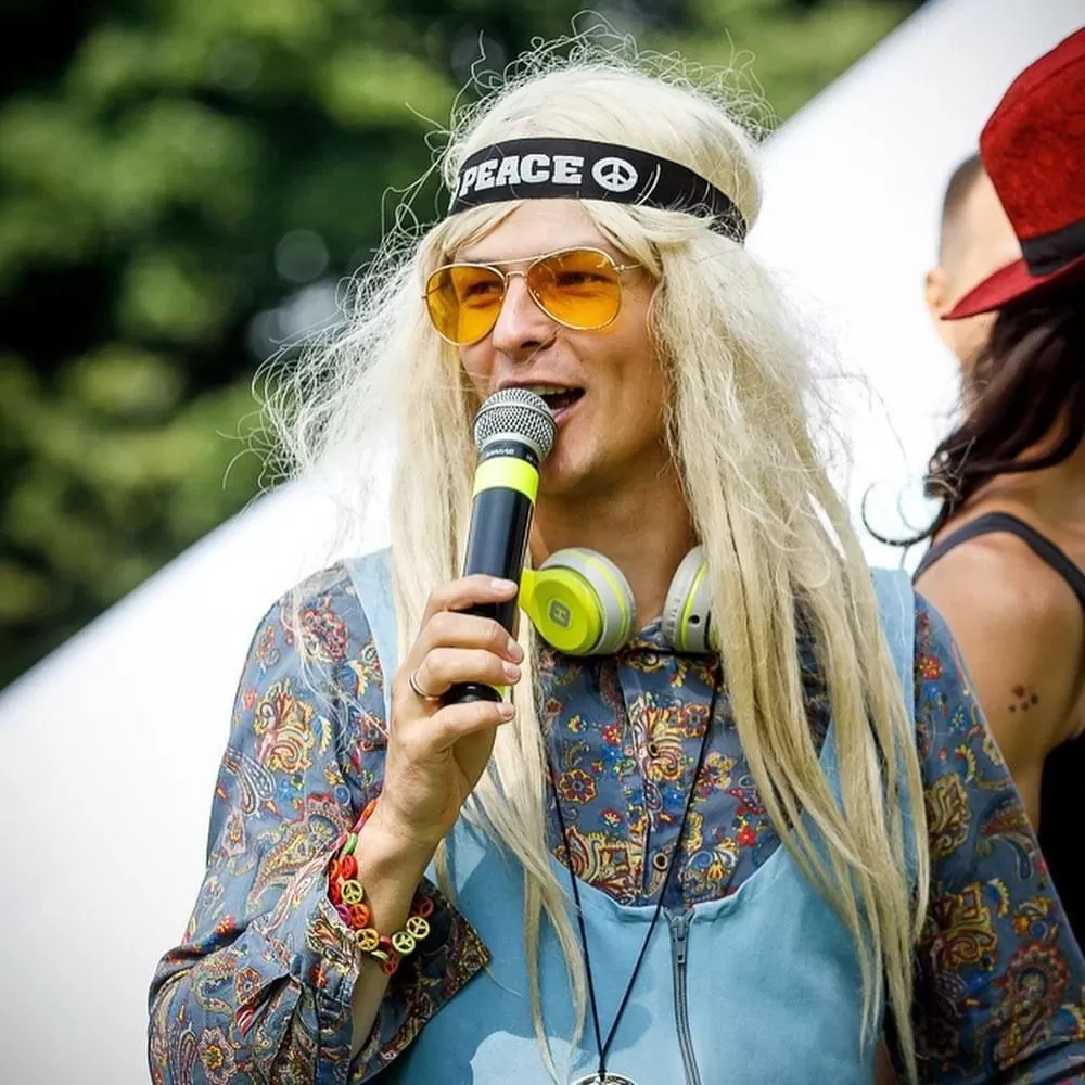 Ведущий Павел Радиевич